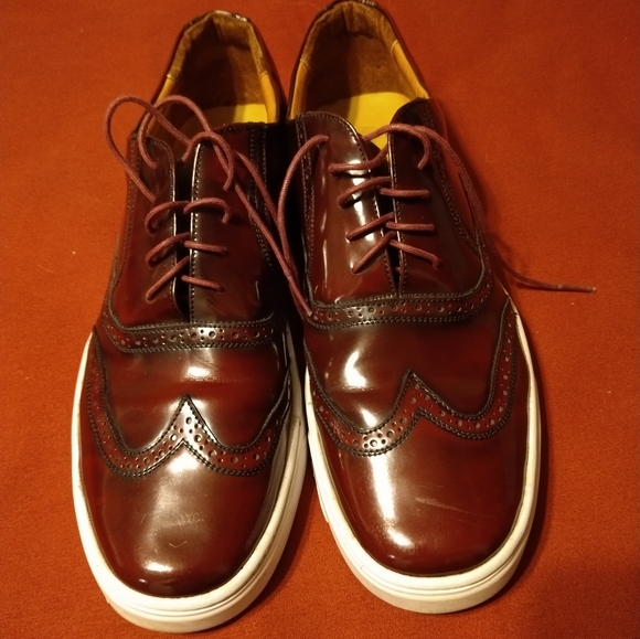 Shoes - Picture 2 of 9